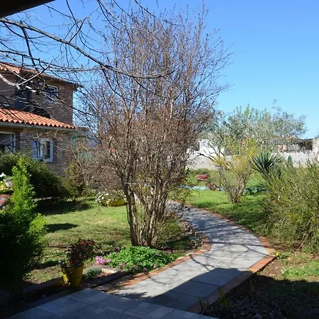 With A Parking Space Stinjan, - 20693 Apartman Pula