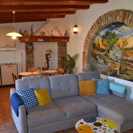 Apartman With A Parking Space Stinjan, - 20693 Pula